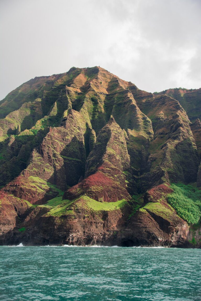 Inter-island Sailing - Sail Away in Hawaii